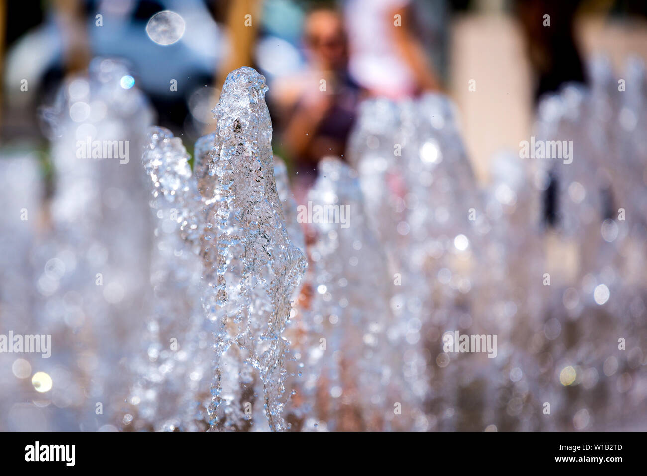 Festbild spashing Wasser aus einem Brunnen. Stockfoto