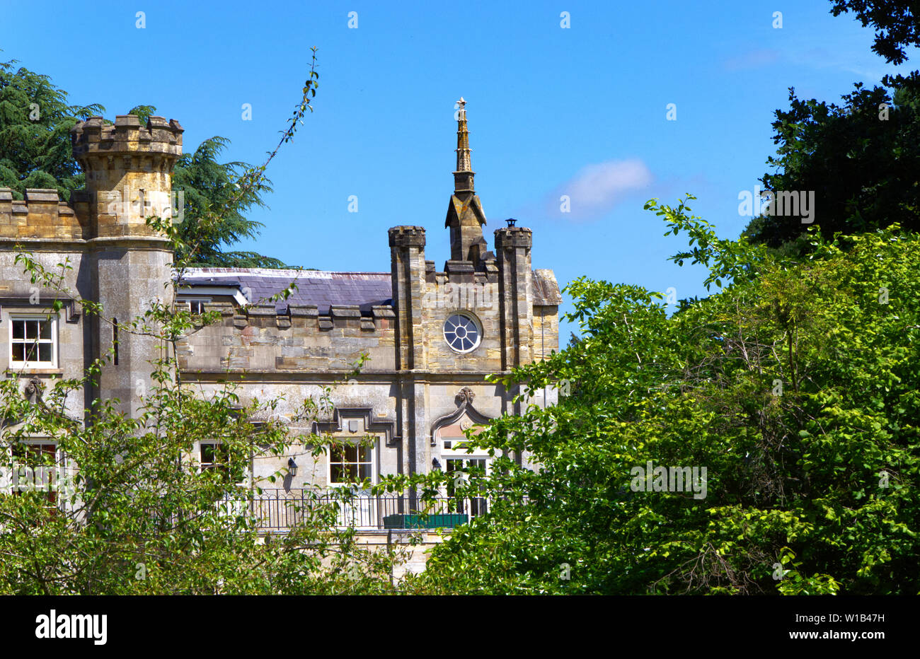 Sheffield Park und Gärten, Brücke und Wasserfall Stockfoto