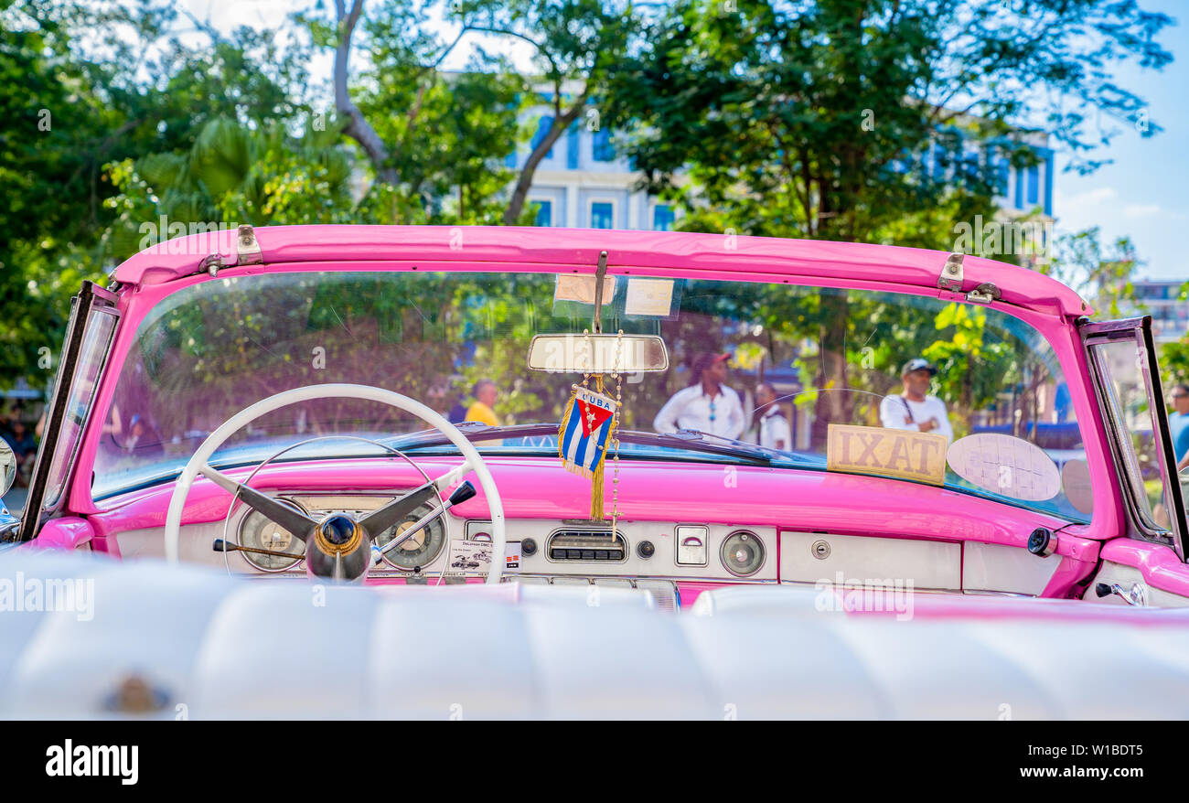 Schöne klassische amerikanische Wagen in der Stadt Havanna, Kuba. Stockfoto