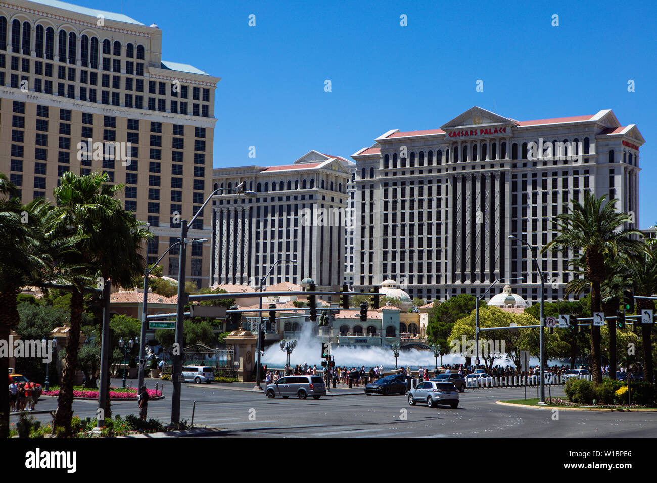 Blick auf die Bellagio Brunnen und Fassade Caesars Palace in Las Vegas, Nevada, USA Stockfoto