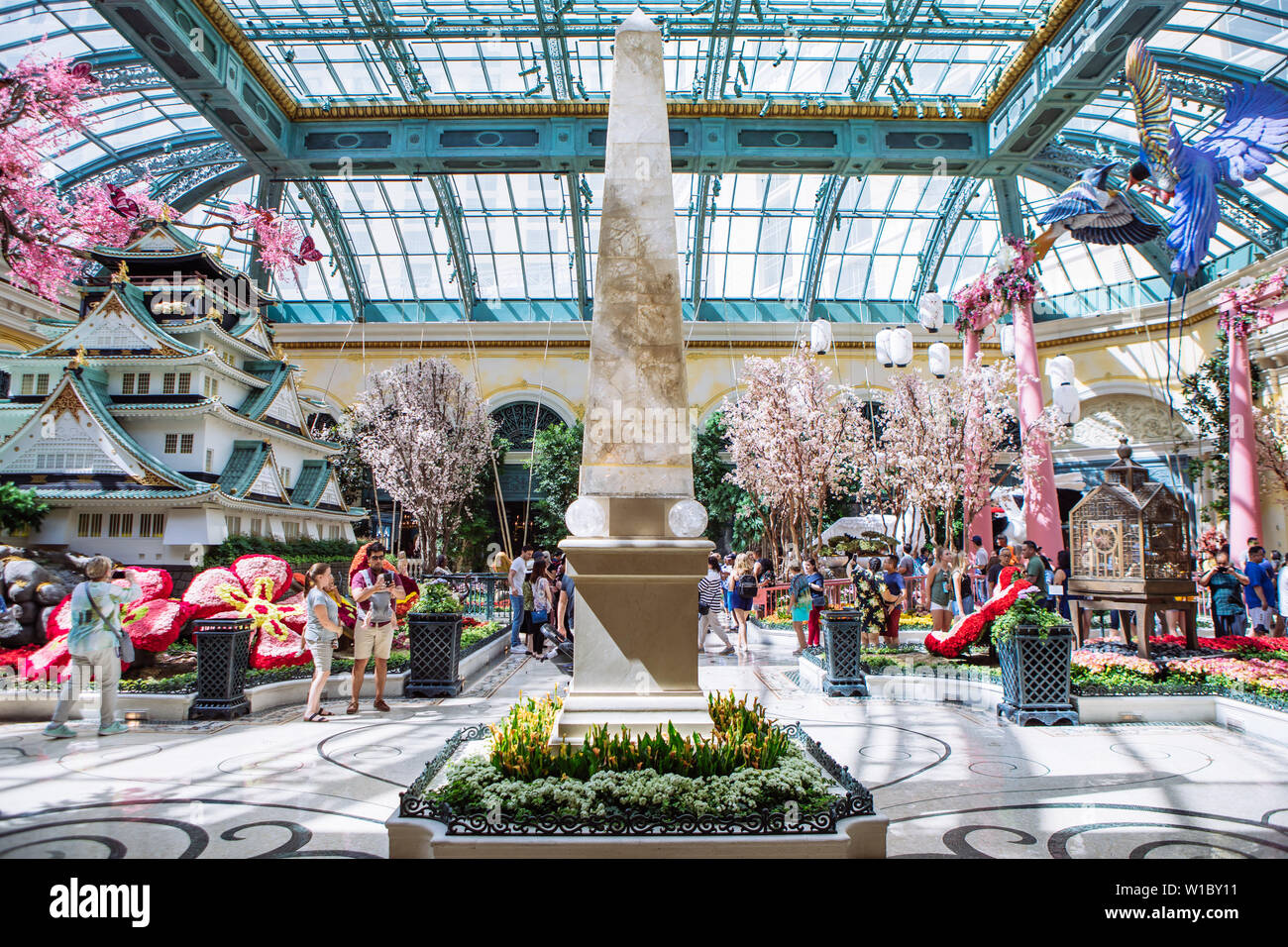 Die weltweit größte Bergkristall obelisc in Bellagio Hotel und Casino Wintergarten und Botanische Gärten in Las Vegas‎, Nevada, USA Stockfoto