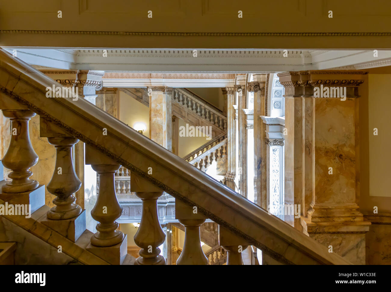 Innenansicht der zentralen Bibliothek in der Innenstadt von Milwaukee, Milwaukee, Wisconsin, USA. Stockfoto