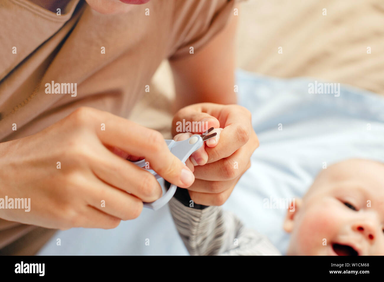 Nagel durch Finger- und Maniküre für Baby Stockfoto