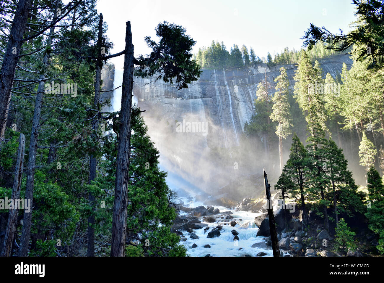 Die Lichtstrahlen durch Nevada Fall Stockfoto