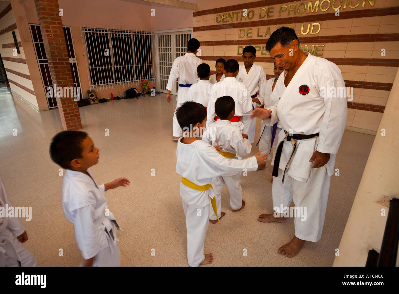 Okinawan Gojo Ryu Karate in Penonome, Provinz Cocle, Republik Panama. Die karate Schule wurde von Sensei Carlos Martinez, der sich im Februar 2017 übergeben. Die Schule wurde ein Teil der IOGKF, International Okinawan Goju Ryu Karate Federation. März, 2014. Stockfoto