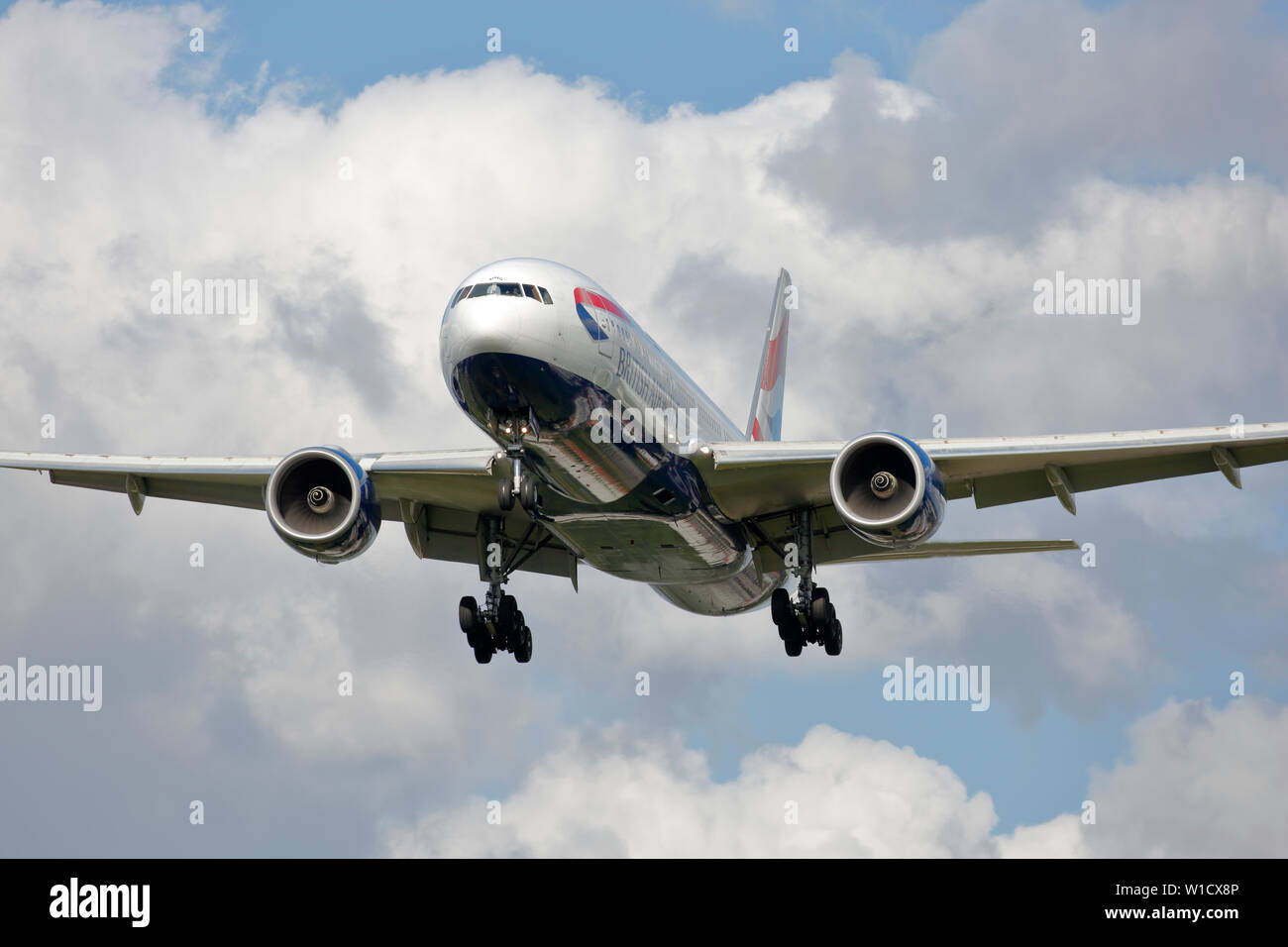 G-YMMG British Airways Boeing 777-200Landung am Flughafen Heathrow in London Stockfoto