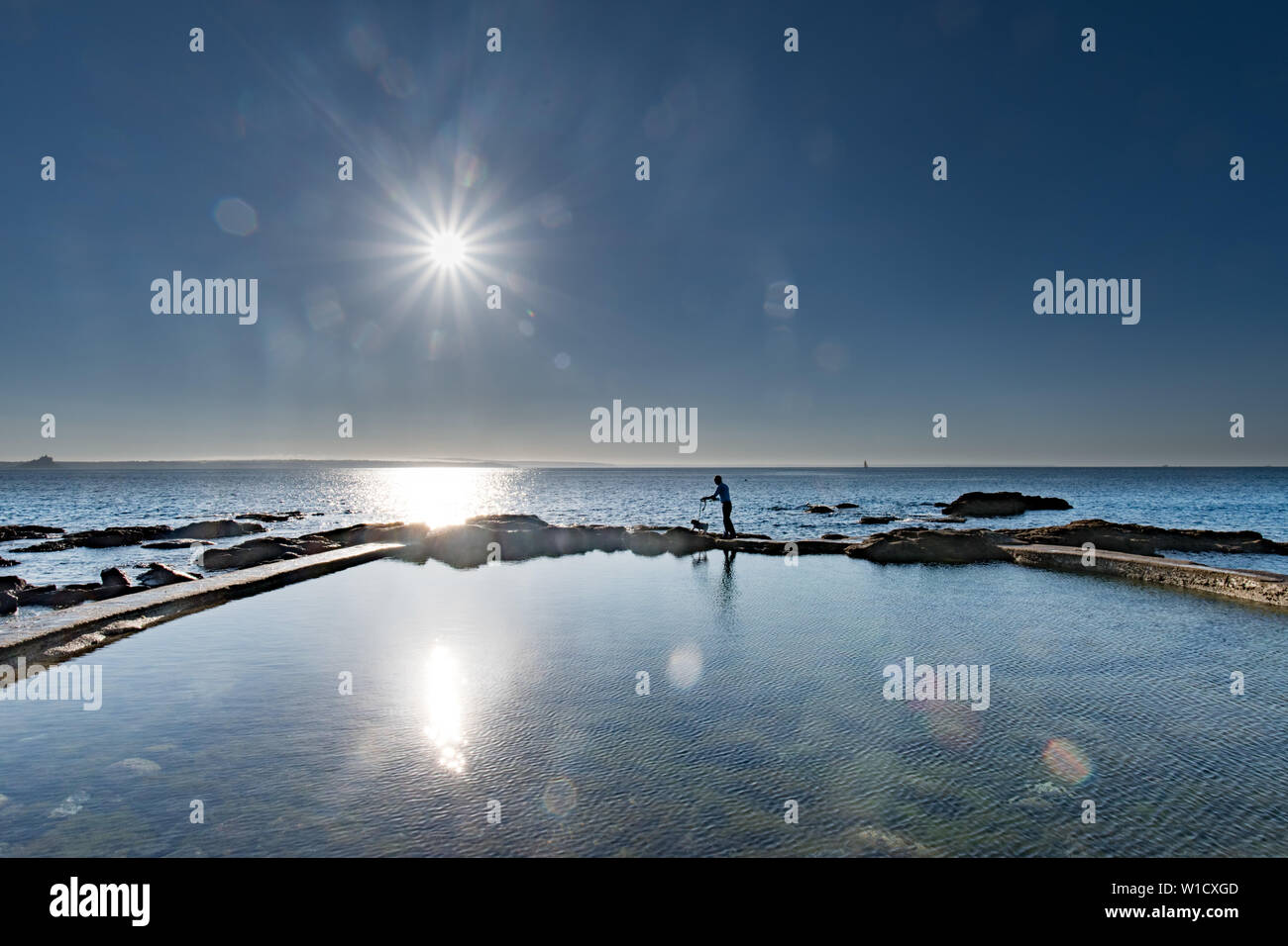 Fowey, Cornwall, UK. 2. Juli 2019. UK Wetter. Die warmen und sonnigen Start in den Tag bei Mousehole. Kredit Simon Maycock/Alamy Leben Nachrichten. Stockfoto