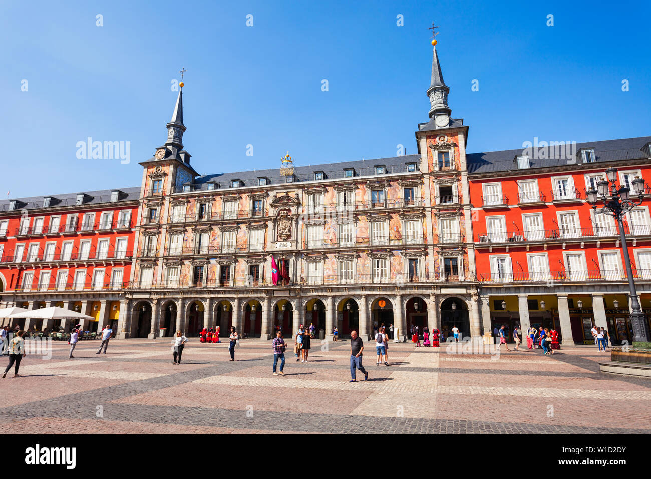 MADRID, Spanien - 20. SEPTEMBER 2017: Die Touristen an der Plaza Mayor oder Hauptplatz, einen zentralen Platz in der Stadt von Madrid, Spanien. Stockfoto