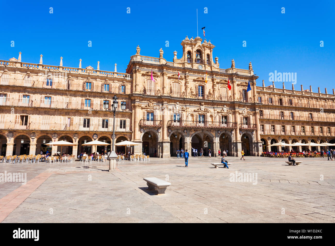 SALAMANCA, SPANIEN - 22. SEPTEMBER 2017: Die Plaza Mayor oder Main Square ist ein großer Platz im Zentrum von Salamanca, als öffentlicher Platz, Sp verwendet Stockfoto