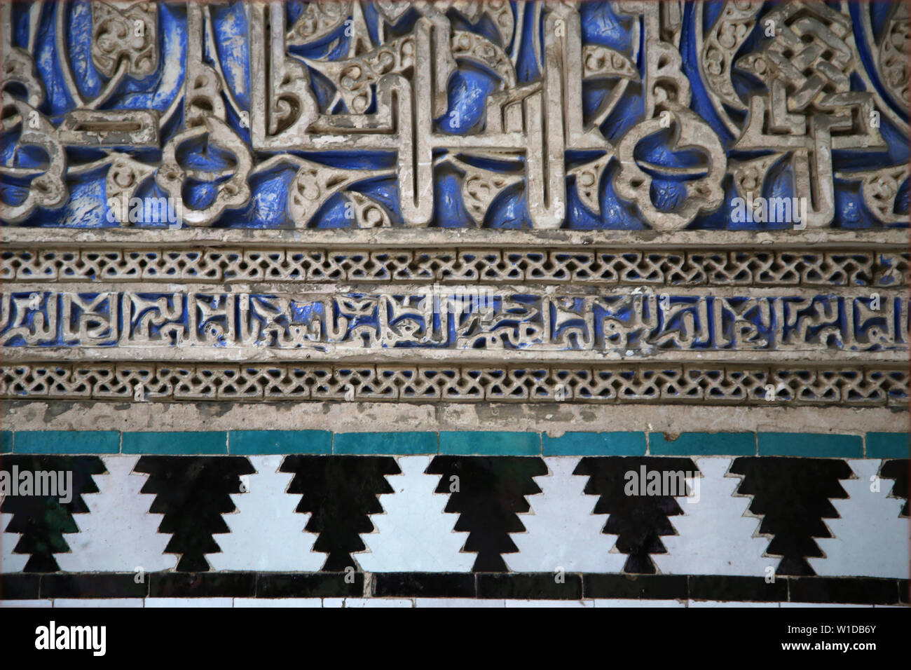 Spanien. Sevilla. Royal Alcazar. Geometrische Muster auf Keramikfliesen. Stockfoto