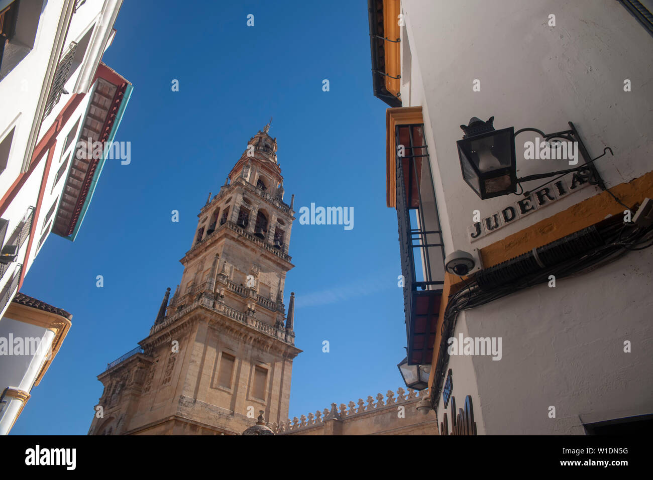 Schlendern Sie durch das historische Zentrum der Stadt Cordoba, Andalusien Stockfoto