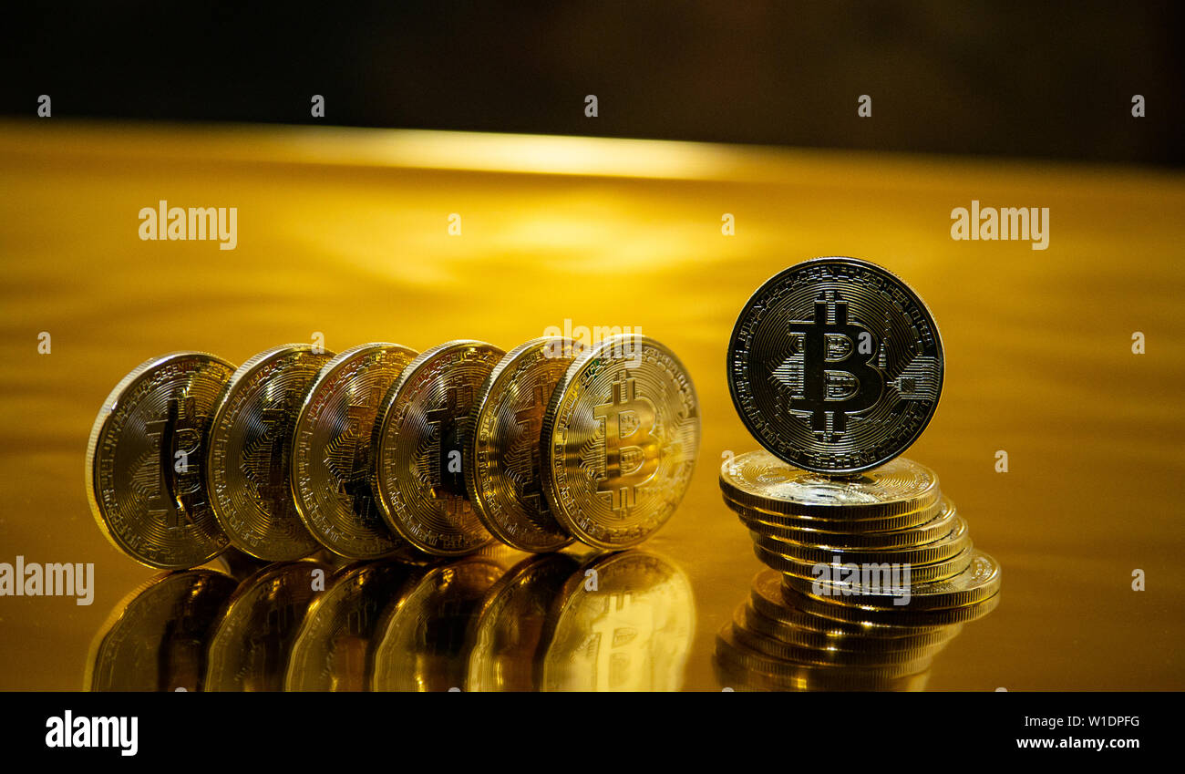 Bitcoin. Crypto Währung Gold Bitcoin BTC. Makroaufnahme der Bitcoin Münzen. Blockchain Technologie, Bitcoin Mining Konzept. Stockfoto