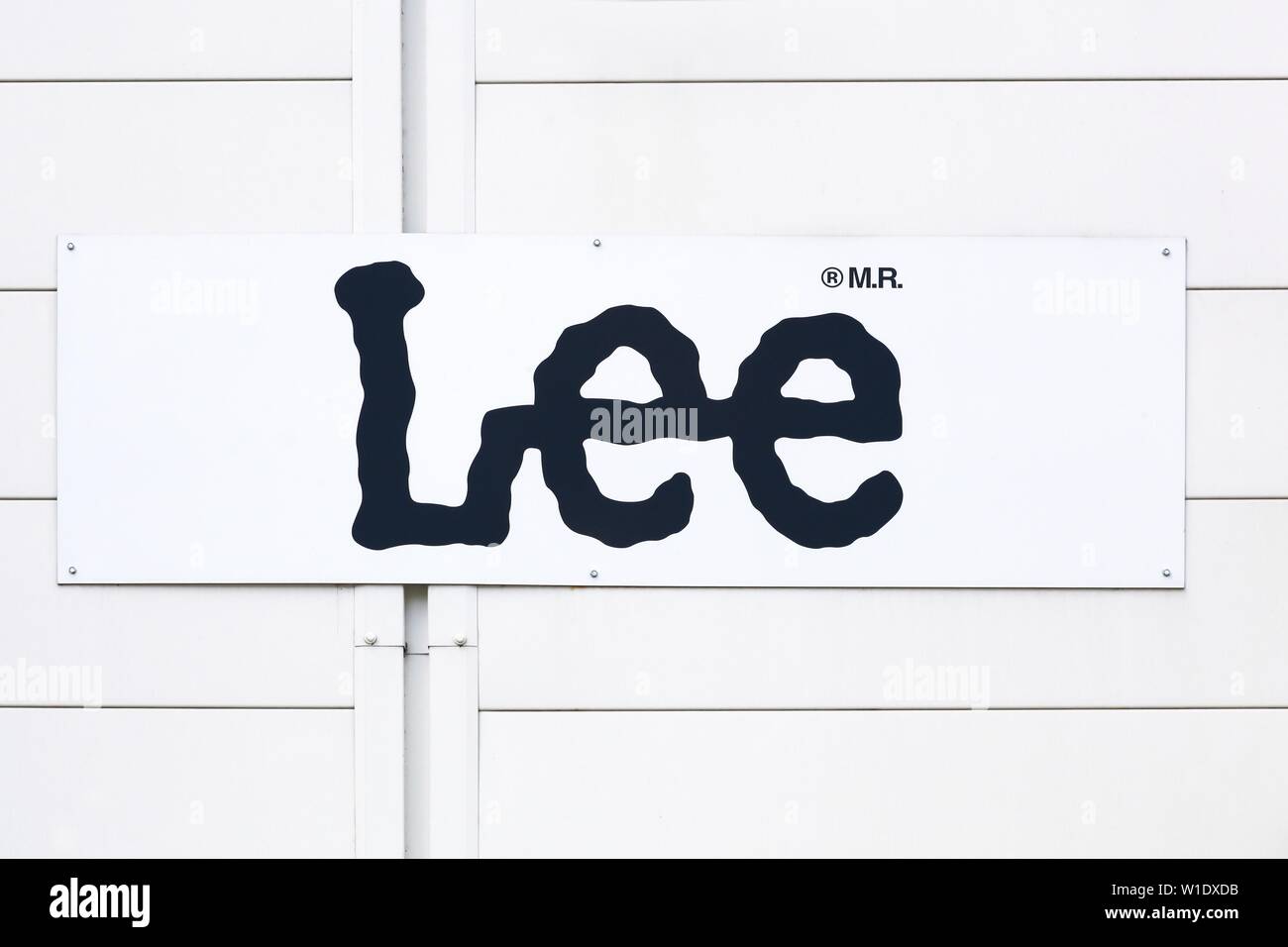 Grenoble, Frankreich - 16. Juni 2019: Lee Logo auf eine Wand. Lee ist eine amerikanische Marke, Denim, jeans, die erstmals in 1889 in Salina, Kansas gefertigt Stockfoto