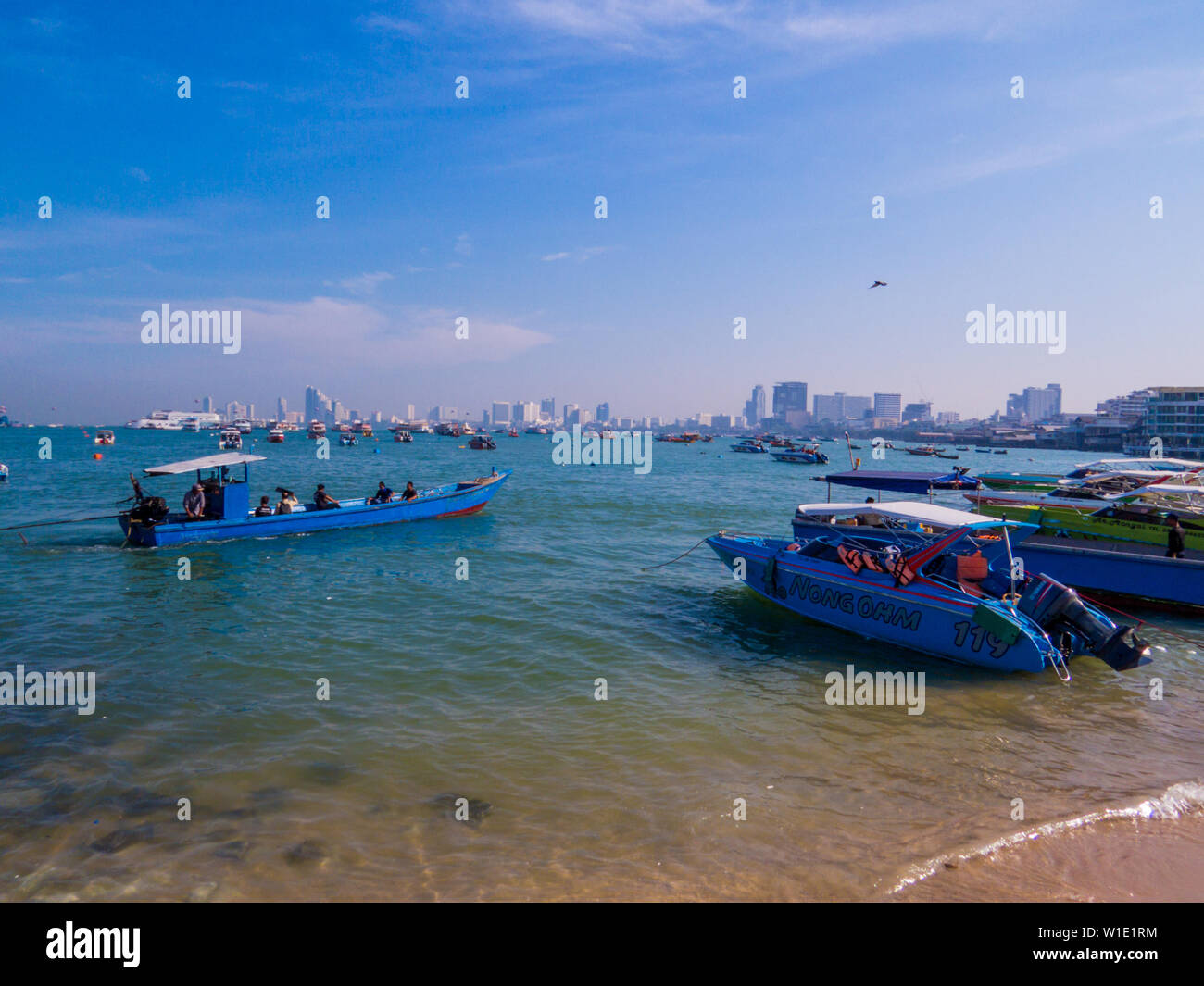PATTAYA, THAILAND - Dezember 25, 2018: Boote in der Nähe des Bali Hai Pier. Stockfoto