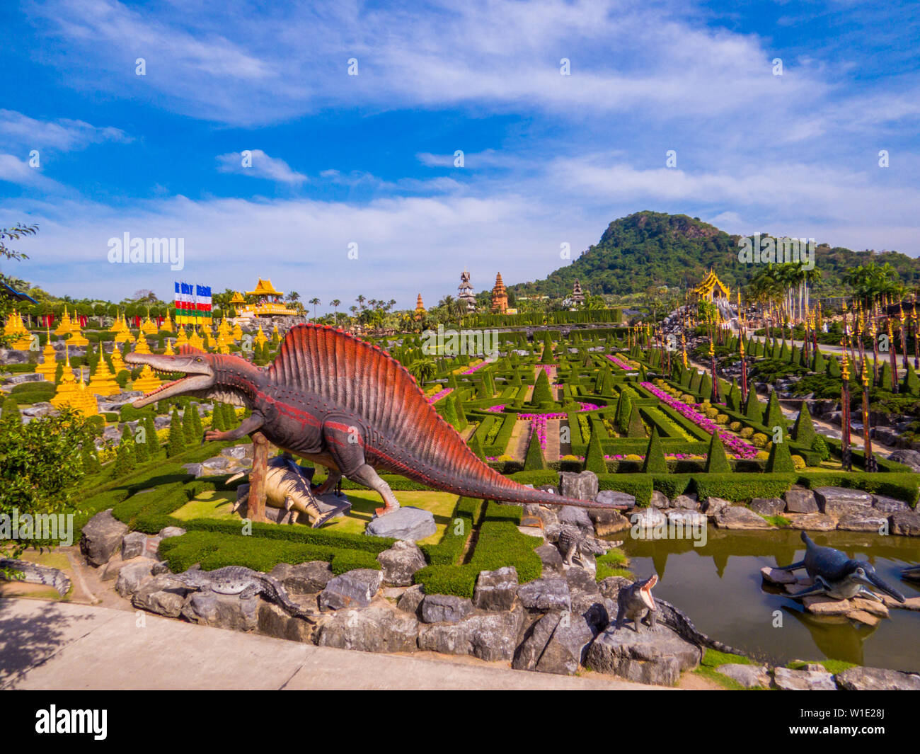 Anzeigen von Dinosaur Valley in Nong Nooch Tropical Botanical Garden, Pattaya, Thailand Stockfoto