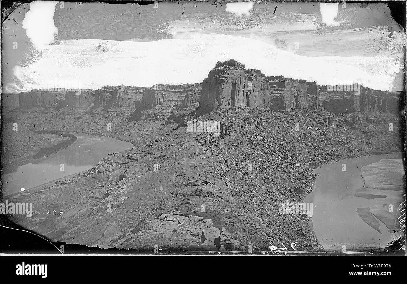 Green River, Labyrinth Canyon. Auf die trennende Kante an Bowknot Bend, suchen nach (links) und nach (rechts) der Fluss. 6 Meilen von einem Punkt zum anderen. Foto von Beaman. Alte Nr. 229, 367, 334., 1871 - 1878 Stockfoto