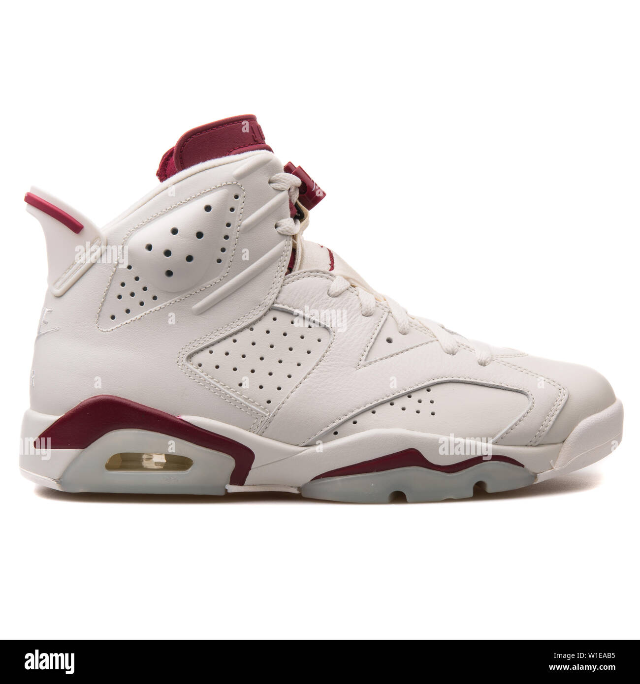 Graue Nike Basketballschuhe Stockfotos Und Bilder Kaufen Alamy
