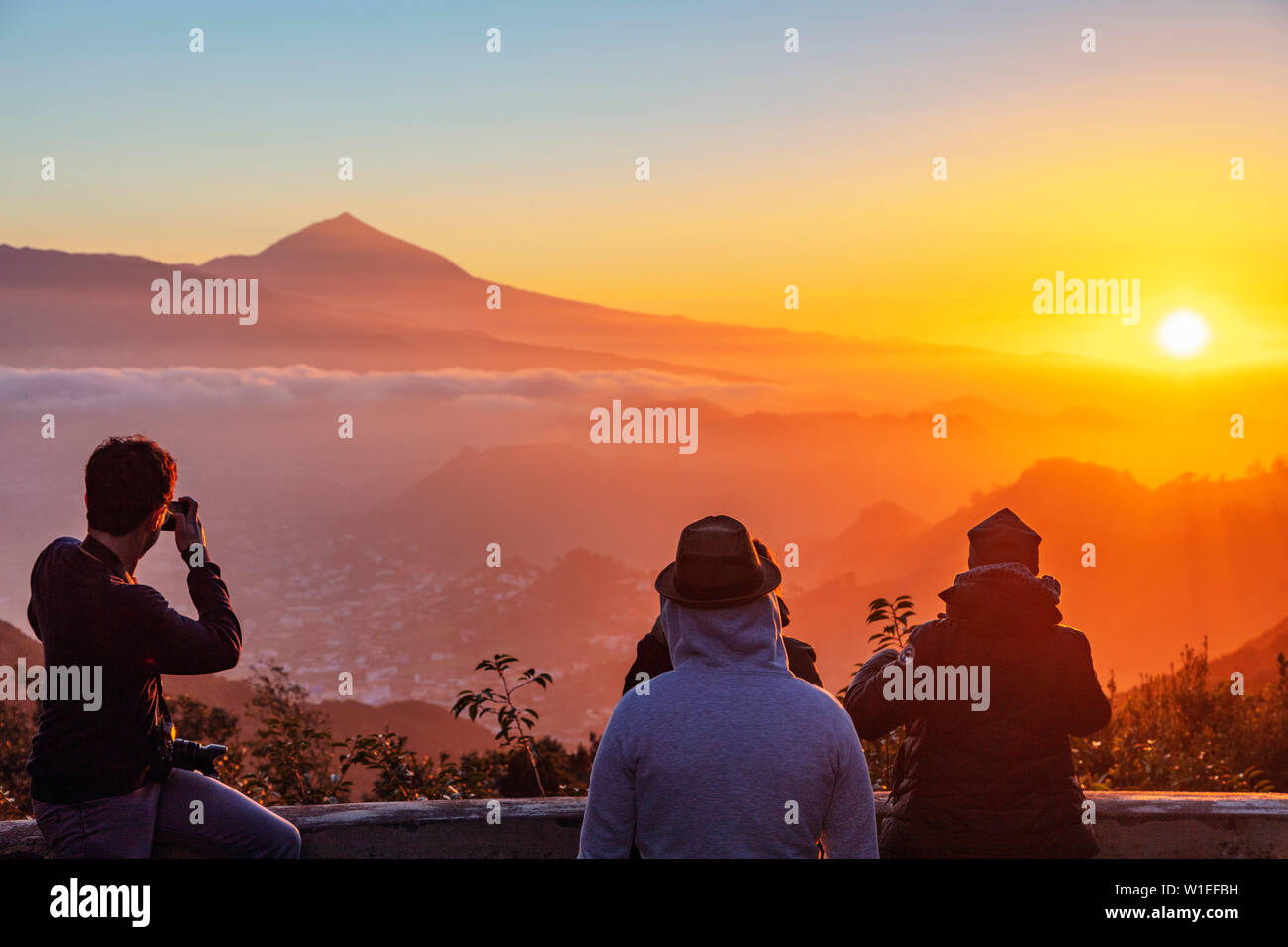 Pico del Teide, 3718 m, der höchste Berg Spaniens, bei Sonnenuntergang, Teide Nationalpark, UNESCO, Teneriffa, Kanarische Inseln, Spanien, Atlantik Stockfoto