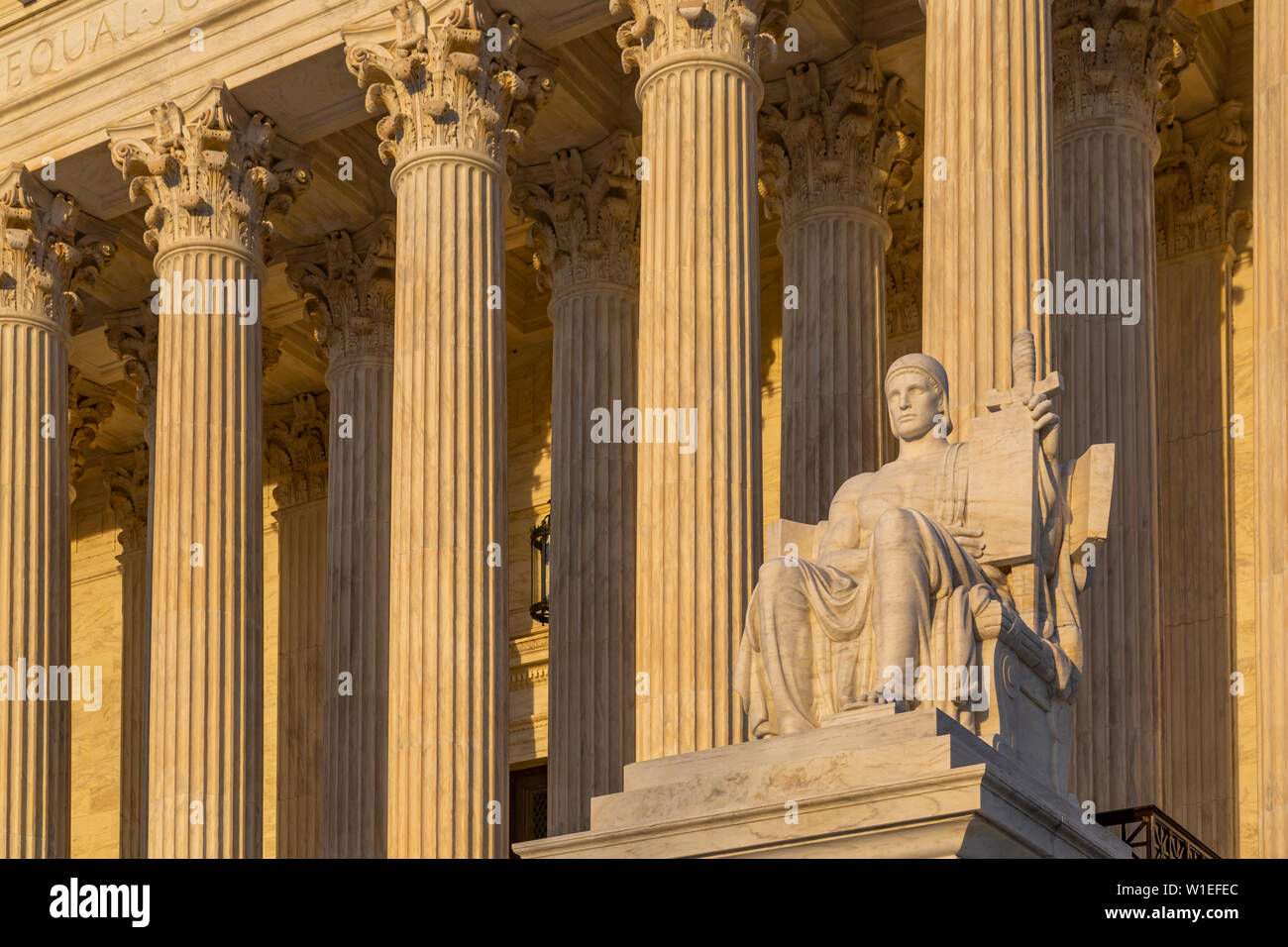 Der Oberste Gerichtshof der Vereinigten Staaten bei Sonnenuntergang, Washington D.C., Vereinigte Staaten von Amerika, Nordamerika Stockfoto