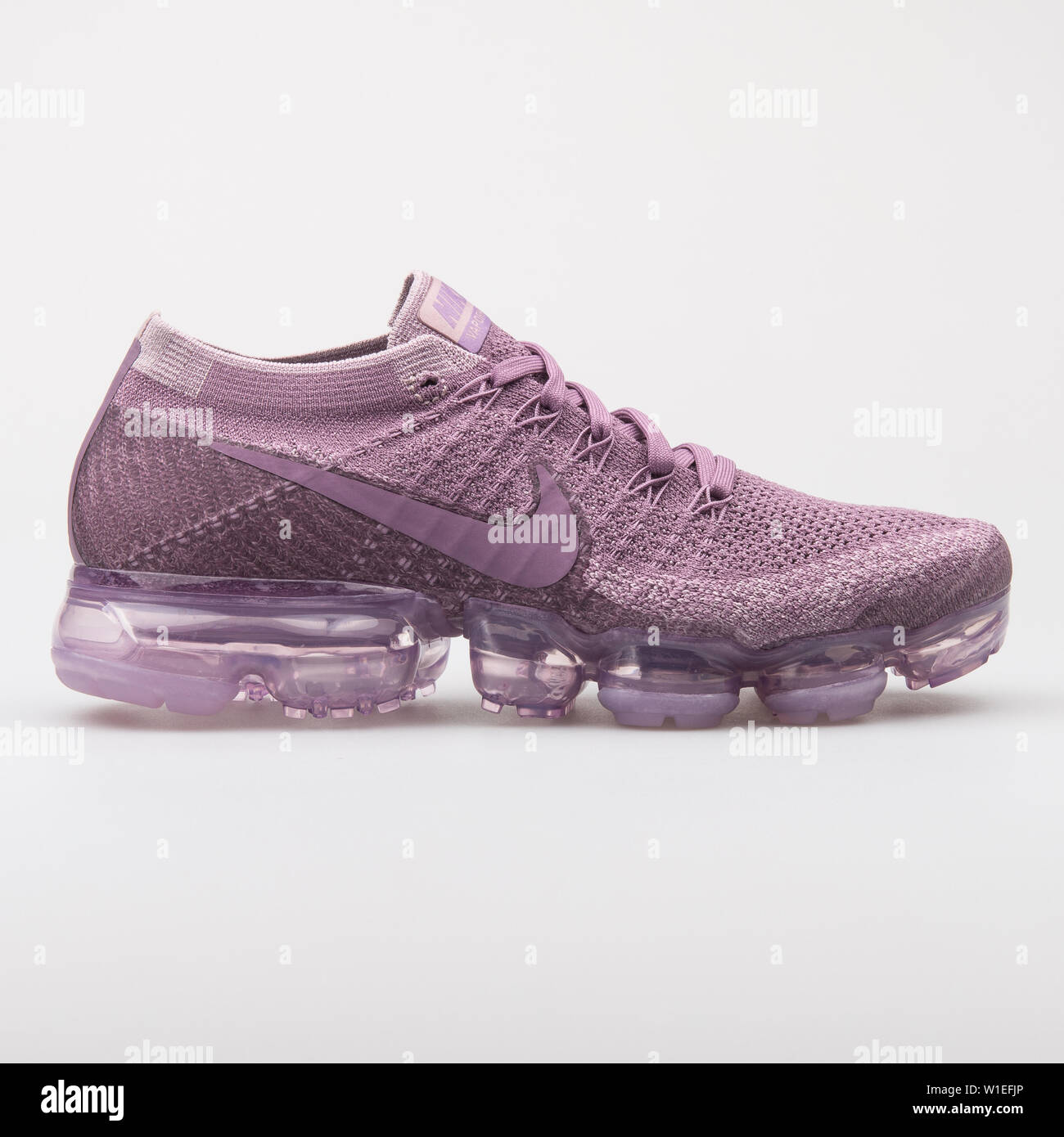 Lila Nike Luft Vapormax Stockfotos und -bilder Kaufen - Alamy