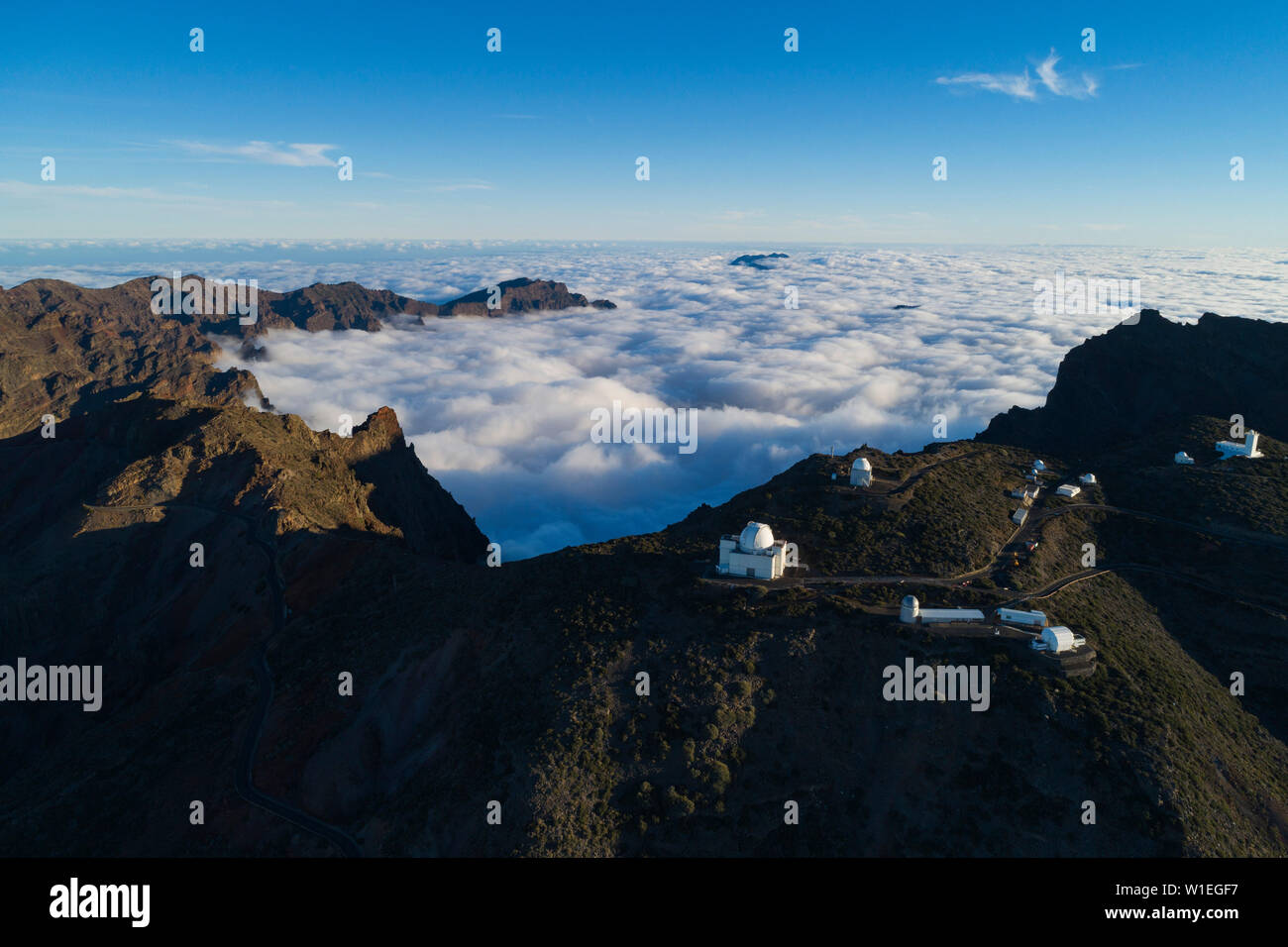 Luftaufnahme von Teleskop Observatorium, in der Nähe der Caldera de Taburiente Nationalpark, UNESCO Biosphäre Website, La Palma, Kanarische Inseln, Spanien, Atlantik Stockfoto