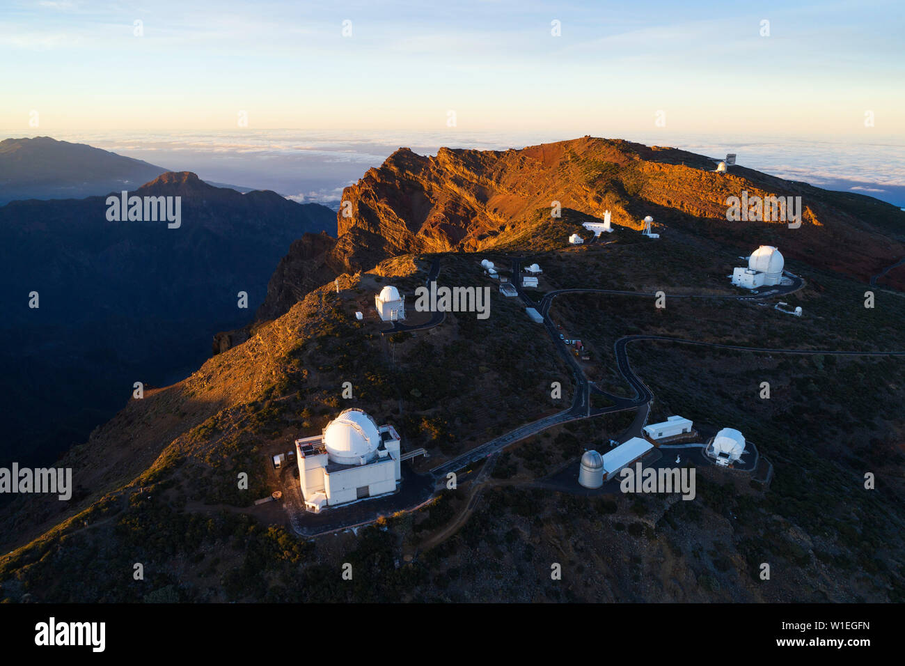 Luftaufnahme von Teleskop Observatorium, in der Nähe der Caldera de Taburiente Nationalpark, UNESCO Biosphäre Website, La Palma, Kanarische Inseln, Spanien, Atlantik Stockfoto