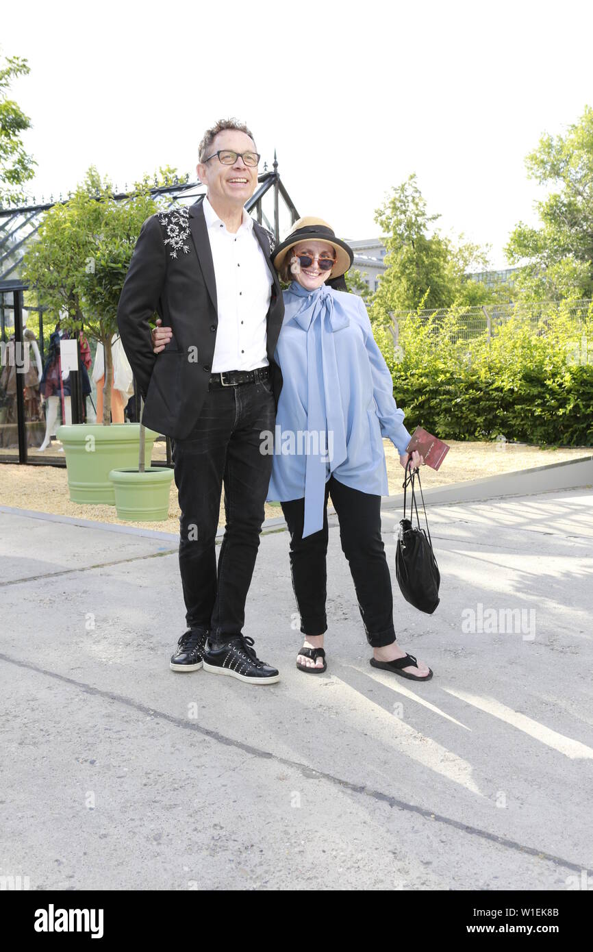BERLIN, DEUTSCHLAND, - Juli 01: Frank Mutters und Katharina Thalbach nimmt an den Guido Maria Kretschmer fashion show während der Fashion Week Berlin Frühjahr/Sommer 2020 im Ewerk am 1. Juli 2019 in Berlin, Deutschland. Stockfoto