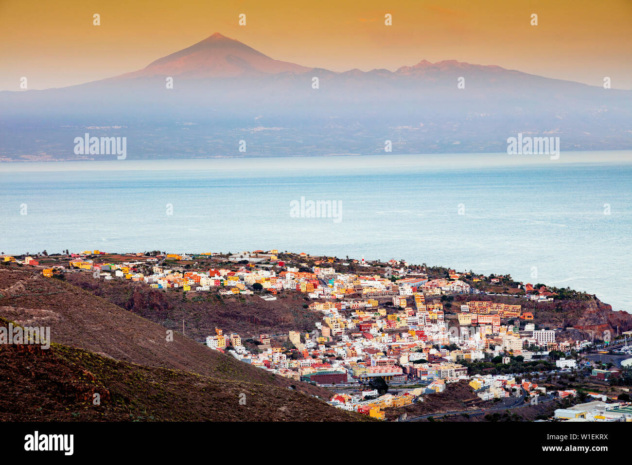 San Sebastian de la Gomera, Teneriffa im Hintergrund, San Sebastian de la Gomera, UNESCO, La Gomera, Kanarische Inseln, Spanien, Atlantik Stockfoto