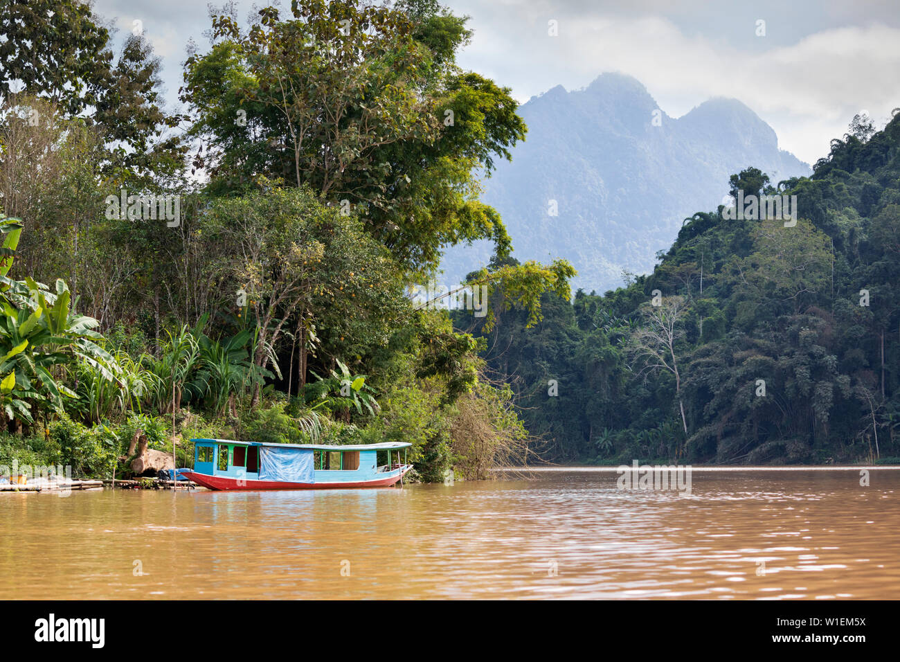 Nam Ou Fluss im Dorf geschehen Khoun, in der Nähe von Nong Khiaw, Provinz Luang Prabang Laos, Laos, Indochina, Südostasien, Asien Stockfoto