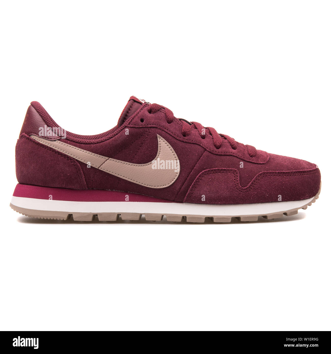 Kastanienbraune Schuhe Stockfotos & Kastanienbraune Schuhe Kastanienbraune Schuhe Stockfotos & Kastanienbraune Schuhe