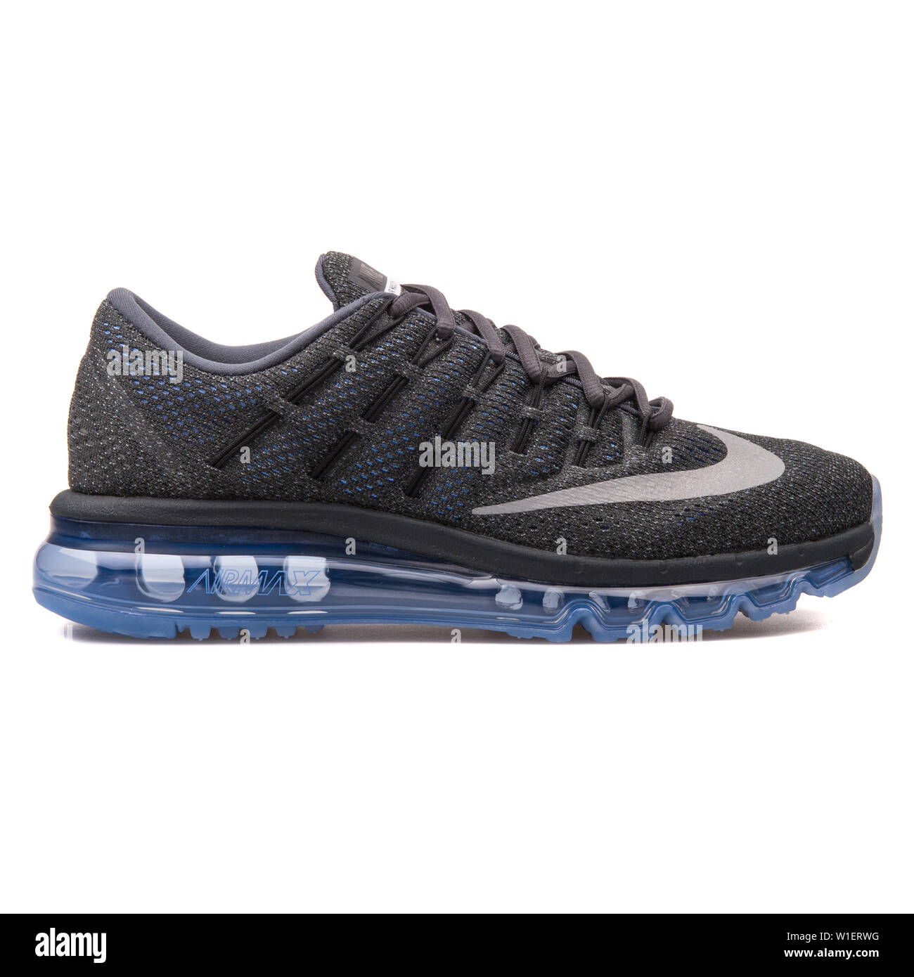 Blaue nike schuhe Ausgeschnittene Stockfotos und bilder Seite 3 Alamy