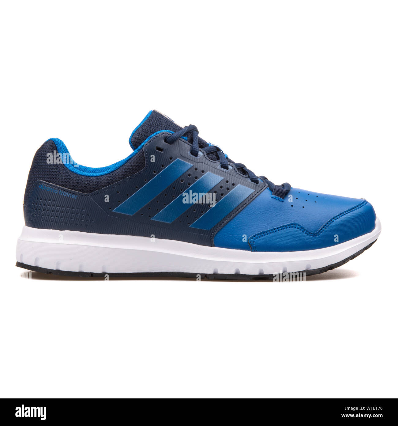 Adidas Trainer Stockfotos & Adidas Trainer Bilder Alamy Schön adidas Originals Zx 700 BB1214 CorRot | Herren