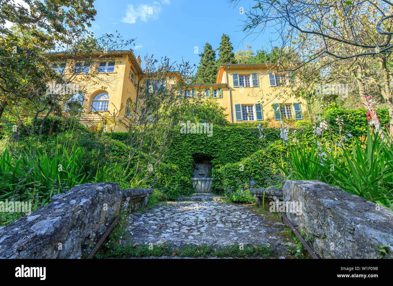 Frankreich, Alpes Maritimes, Menton, Jardin Serre de La Madone (Serre de La Madone Garten), Treppe zum grossen Lawrence Johnston villa (obligatorisch Menti Stockfoto