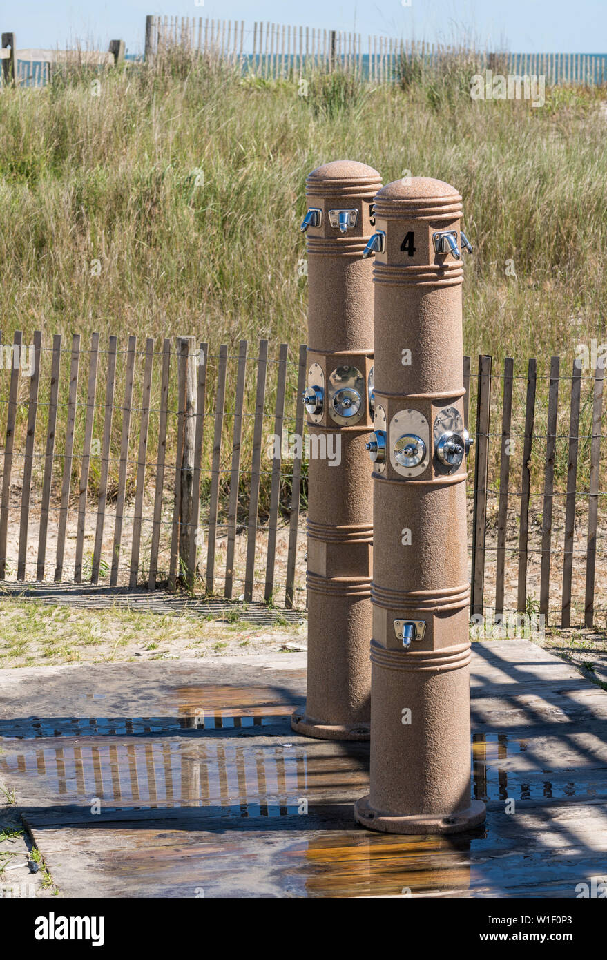 Outdoor Duschen am Strand in Atlantic City in New Jersey Küste  Stockfotografie - Alamy