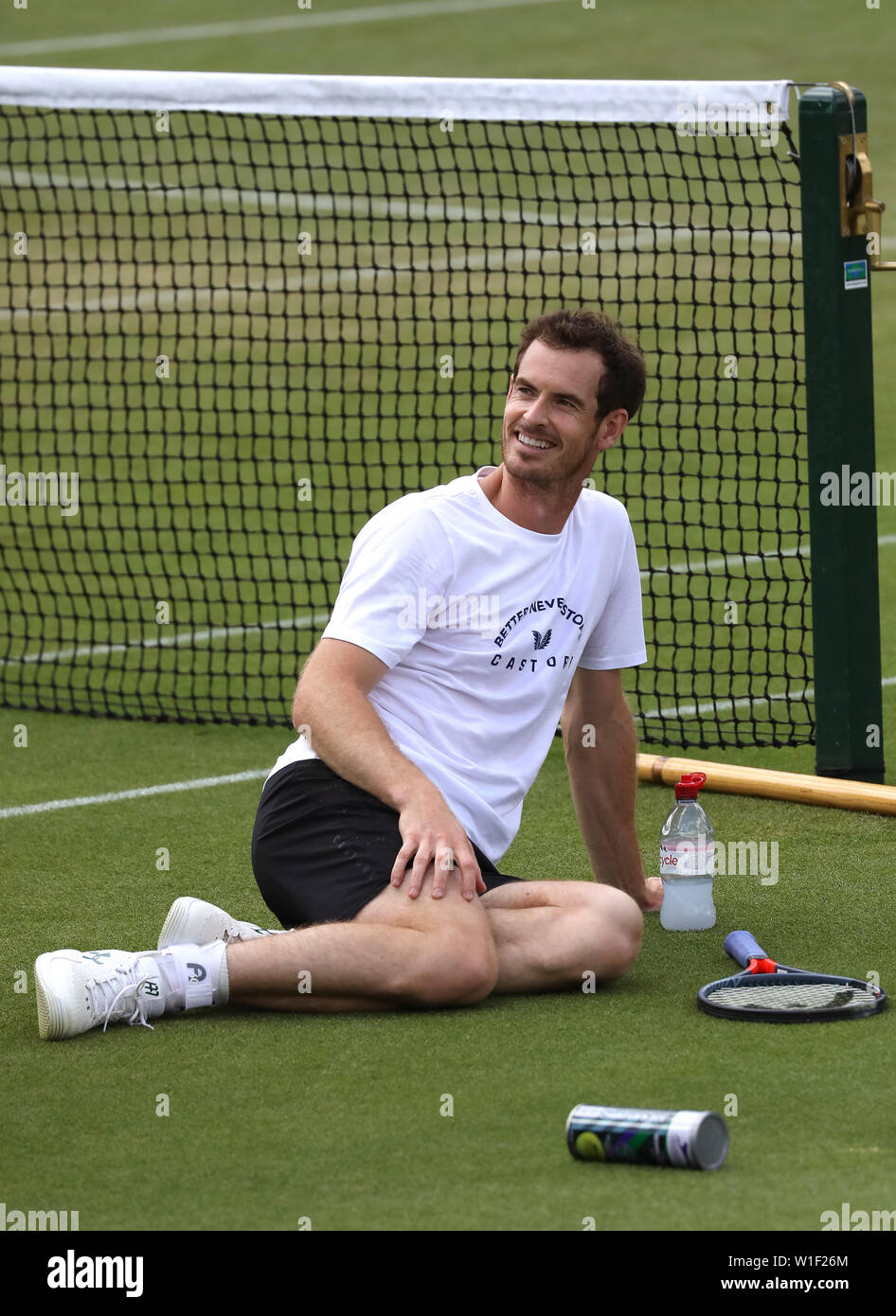 Andy Murray während eines Training am Tag zwei der Wimbledon Championships in der All England Lawn Tennis und Croquet Club, London. Stockfoto