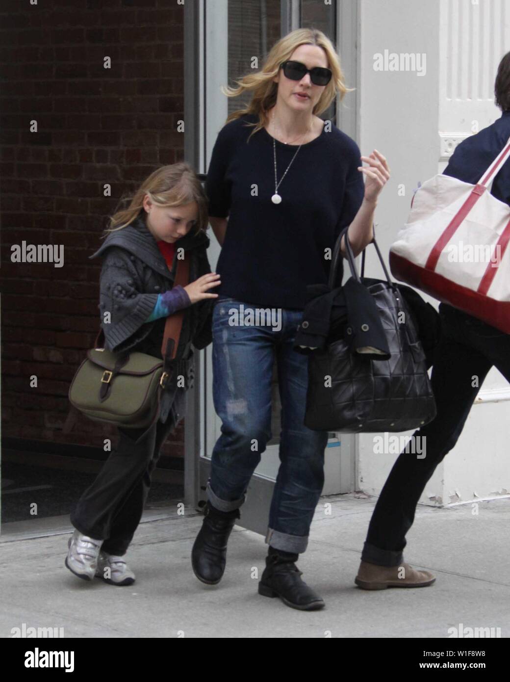 pix Kate Winslet Daughter Mia https www alamy de kate winslet und ihre tochter mia 2010 foto von john barrettphotolinknet image259106436 html