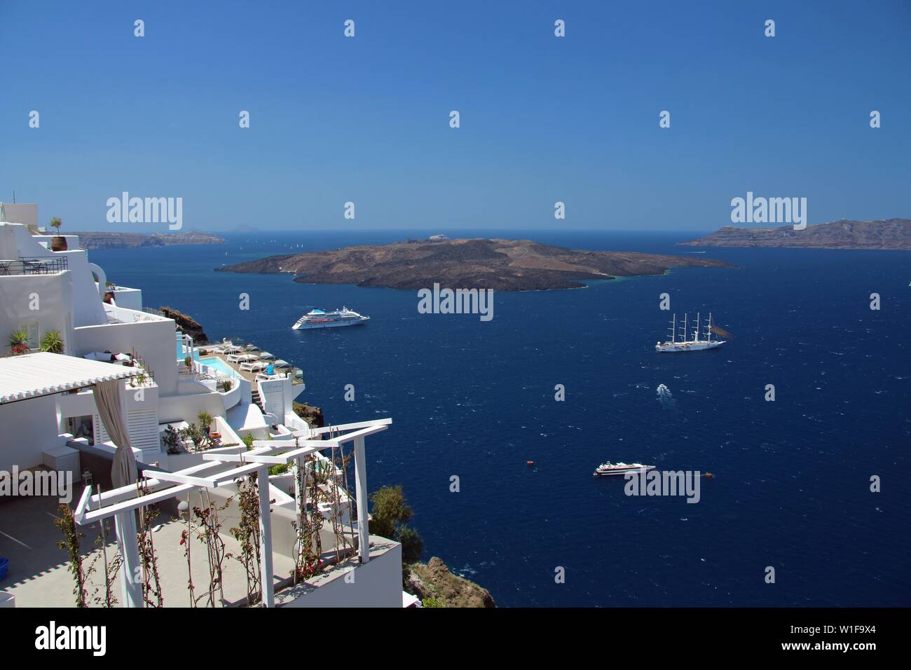 Traditionelles Dorf auf der Insel Santorin in Griechenland Stockfoto