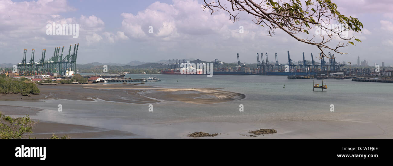 Eingang vom Pazifischen Ozean im Panamakanal Panama City Panama Stockfoto