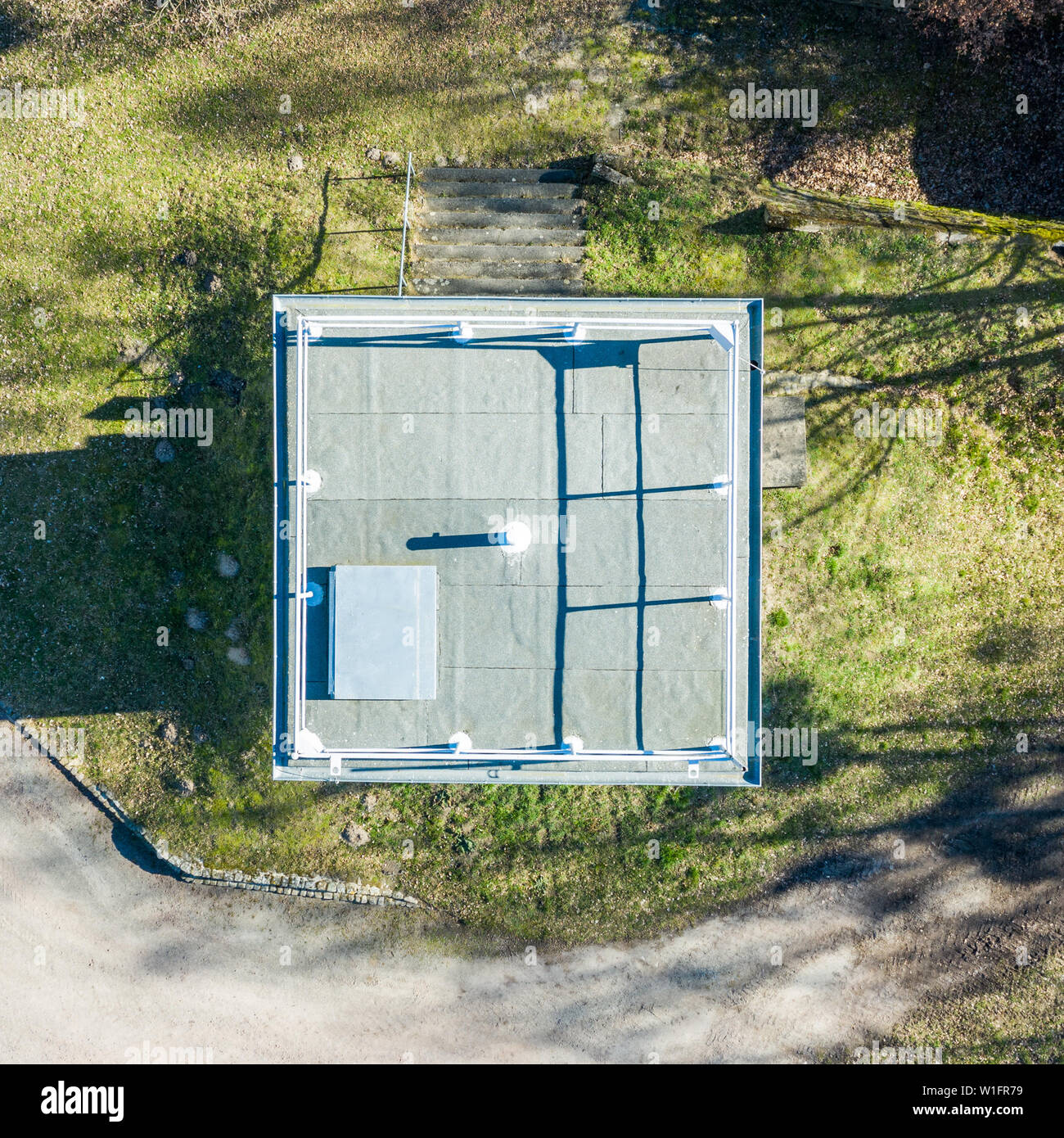 Vertikale Luftaufnahme eines ehemaligen Wachturm an der innerdeutschen Grenze zwischen der Bundesrepublik Deutschland und der Deutschen Demokratischen Republi Stockfoto
