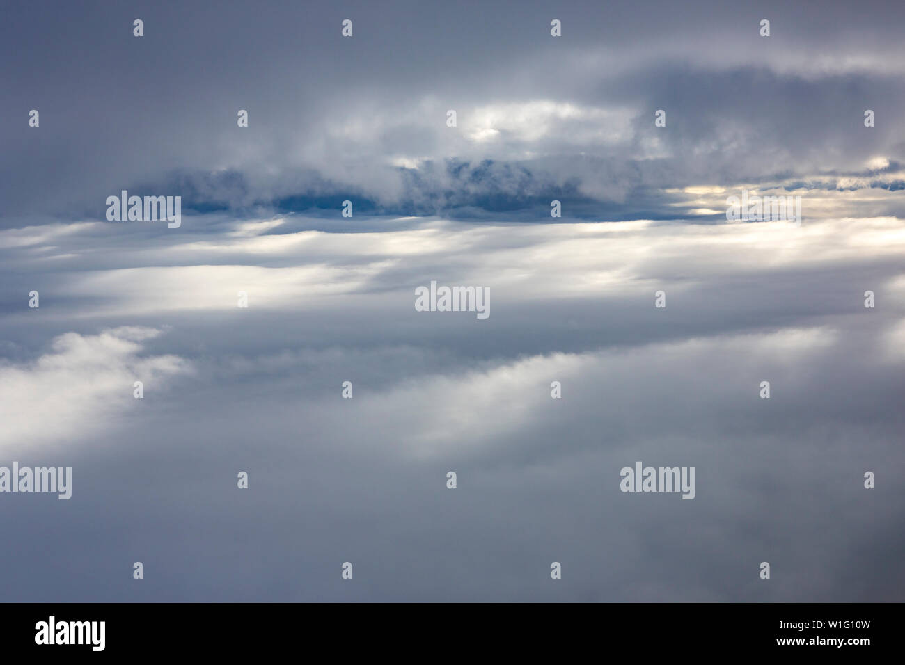 Wolken kurz vor der Landung auf Spitzbergen, Artic, Norwegen Stockfoto