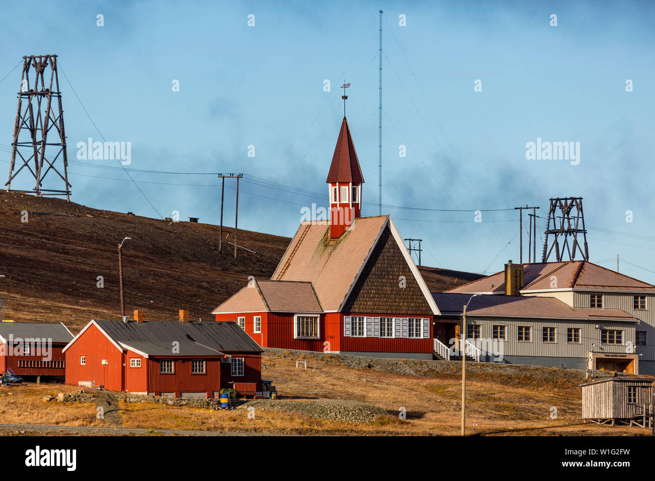 Blick über Longyearbyen Kirche - die nördlichste Siedlung der Welt. Svalbard, Norwegen Stockfoto