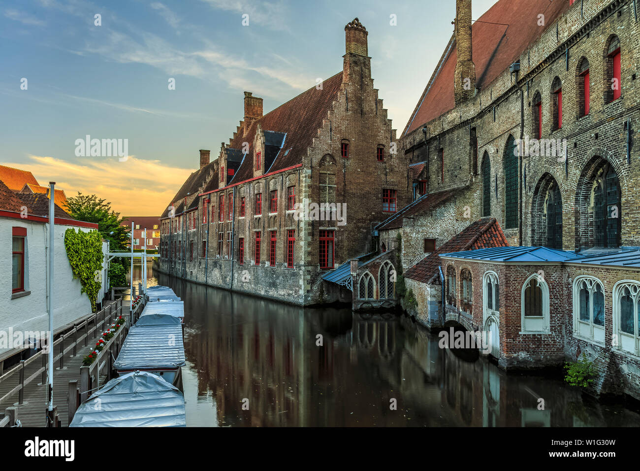 Der sint-jan Krankenhaus im Abendlicht, eine tolle Lage für einen Städtetrip in Brügge, das Venedig des Nordens, Belgien zu besuchen Stockfoto