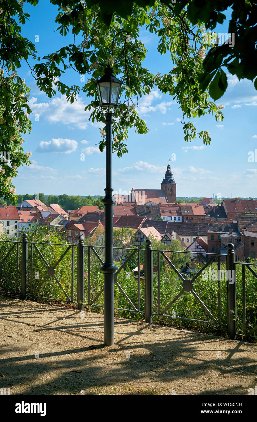 Blick vom Dom in Havelberg auf die alte Stadt und die Kirche St. Laurentius Stockfoto