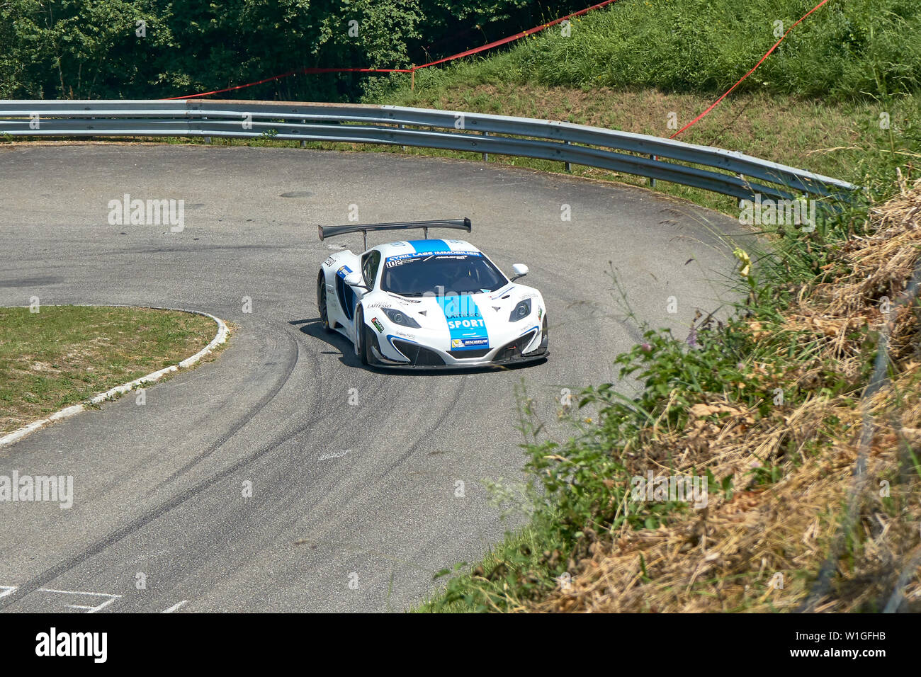 Vuillafans Echevannes - Bourgogne Franche Comté Frankreich - McLaren MP4 12C verlässt eine U-Turn an der Französischen Hillclimb Meisterschaft - Fahrer Pierre COURROYE Stockfoto