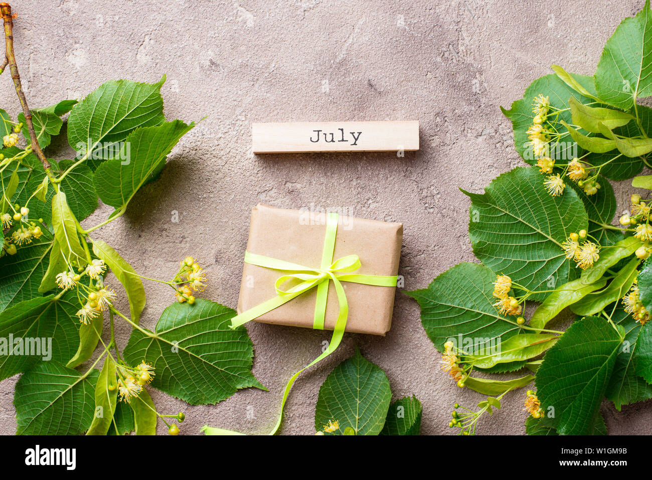 Blumen und Blätter von Linde Stockfoto