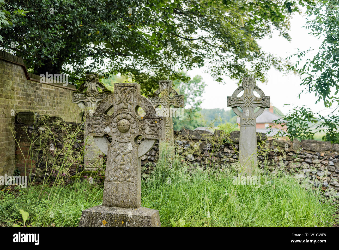 Grabsteine im Friedhof, Cobham, Kent, Großbritannien Stockfoto