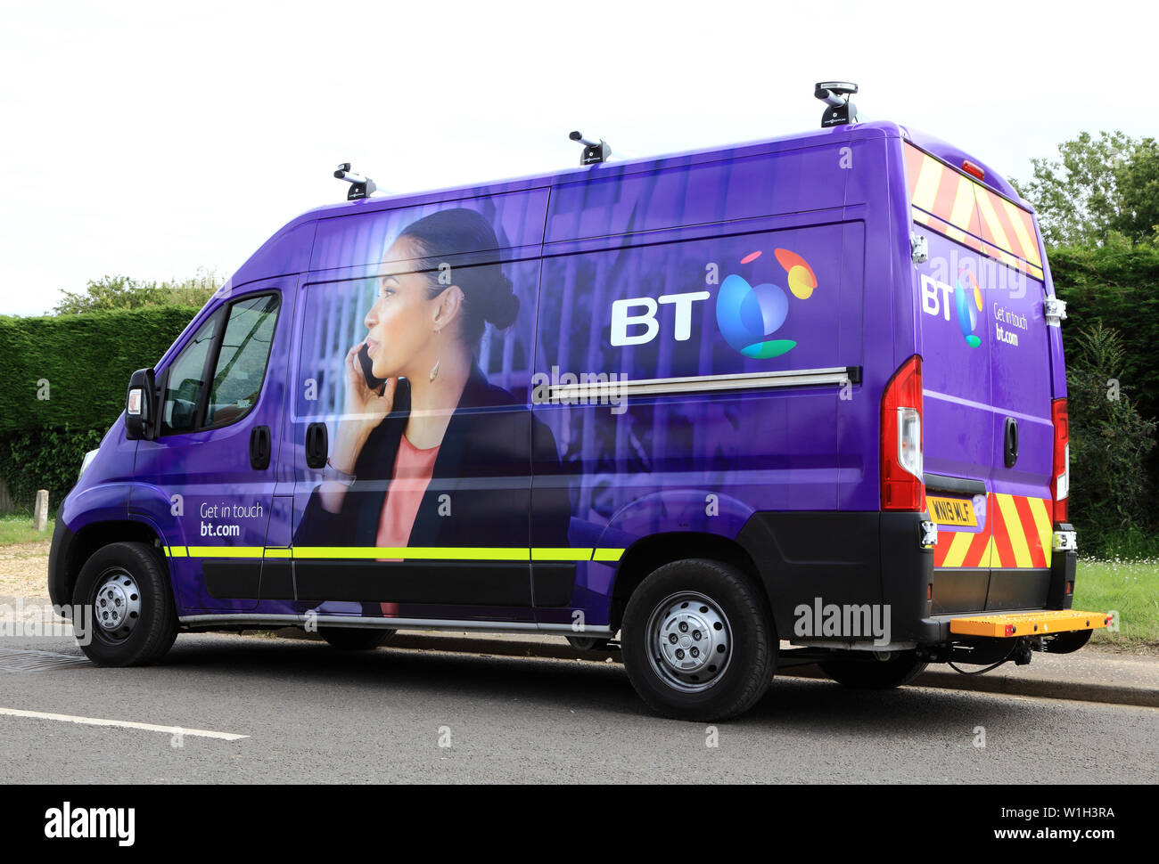 BT, British Telecom, Wartung, Fahrzeug, Van, lila Farbe, 2019 livery, England, Großbritannien Stockfoto