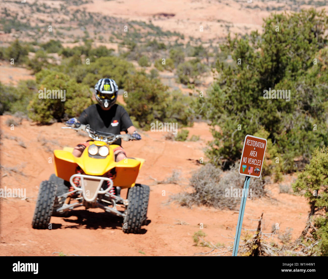 Eltern, ist das Ihr Kind? Bevor Sie über das ATV-Tasten. Stellen Sie sicher, dass Sie lesen können und einige comon Sinn haben. Dies war eine von einer Gruppe von ATVers in t Stockfoto