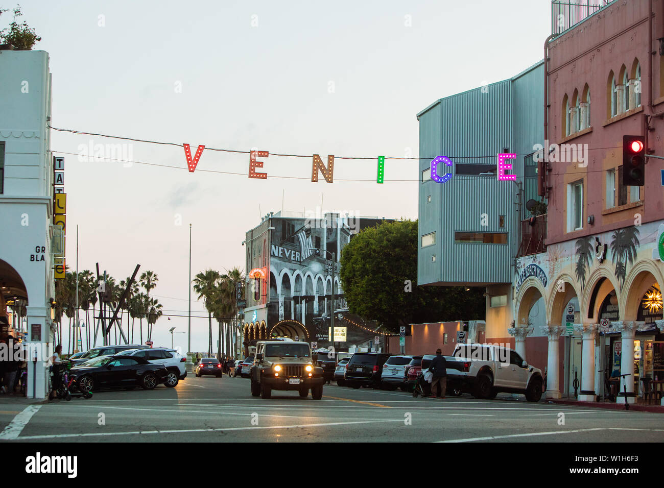 Venice Beach Multi Color Gay Pride Zeichen, Los Angeles, Kalifornien, USA Stockfoto