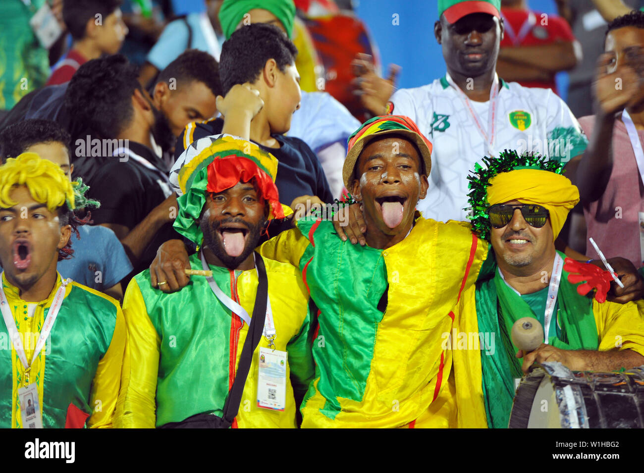 Suez, Ägypten. 2. Juli 2019. Unterstützer von Mauretanien während des Spiels Mauretanien Tunesien entsprechen der gesamten Afrika Cup Ägypten 2019 am Suez Stadion vs. Foto: Chokri Mahjoubi Credit: Chokri Mahjoub/ZUMA Draht/Alamy leben Nachrichten Stockfoto